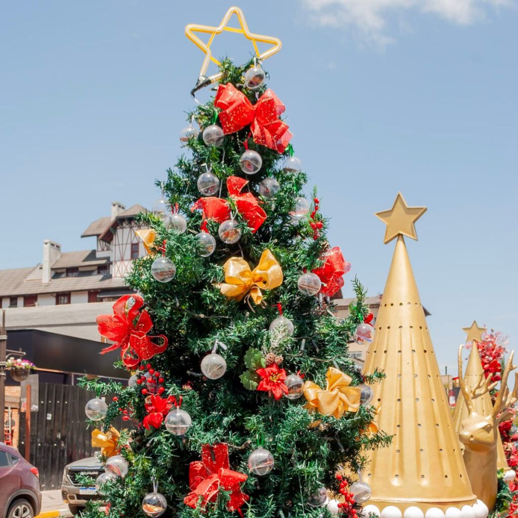 Conheça a árvore de Natal do Gramado Café Colonial na Tannenbaumfest 2025 Natal Luz Gramado
